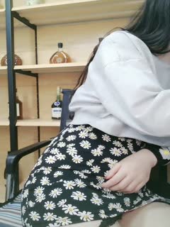 挺有韵味大耳环少妇居家假屌爆菊，快速插逼高潮喷水